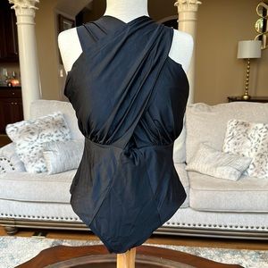 Black one piece swim suit! Size 1XL⭐️